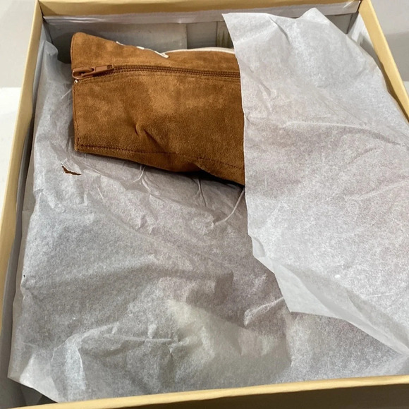 Yoki “NEW” Rust Faux Suede Ankle Booties Size 7.5 - Picture 7 of 7